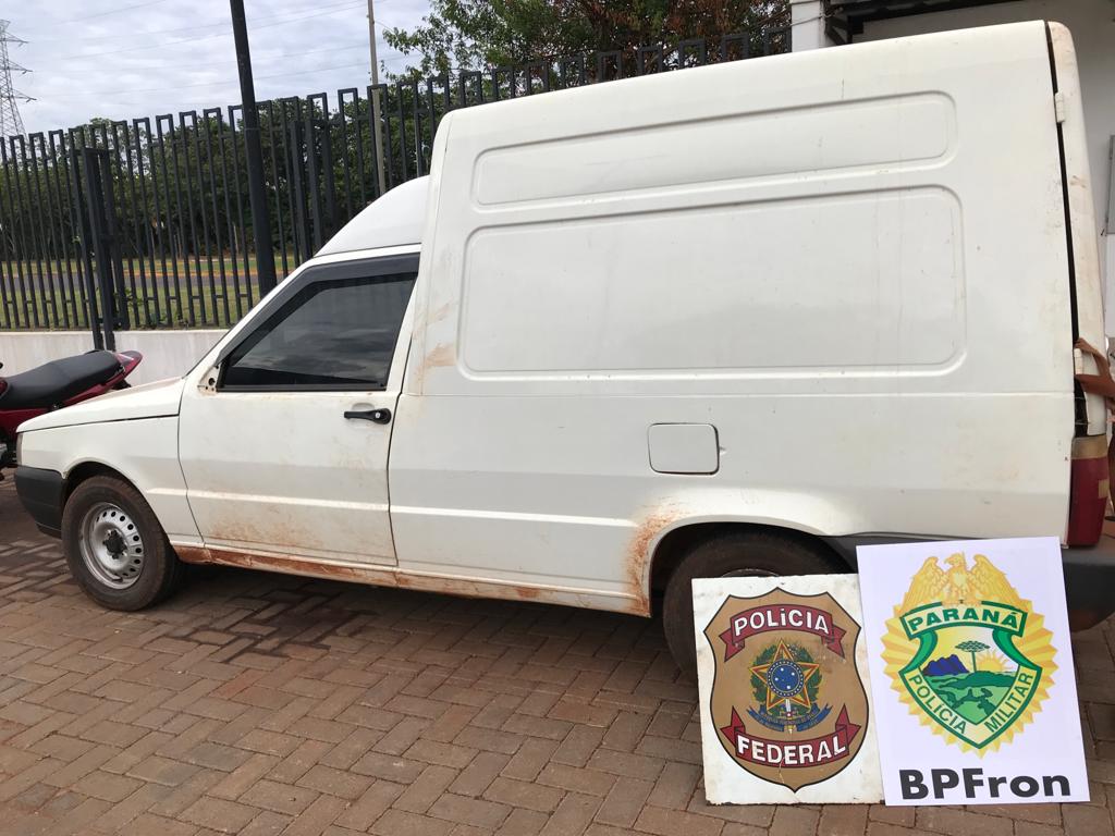 PF e BPFRON realizam apreensão de três veículos carregados com cigarros contrabandeados