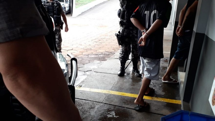 Ação do Pelotão de Choque no Santa Cruz termina com detidos, encaminhados para a 15ª e drogas apreendidas