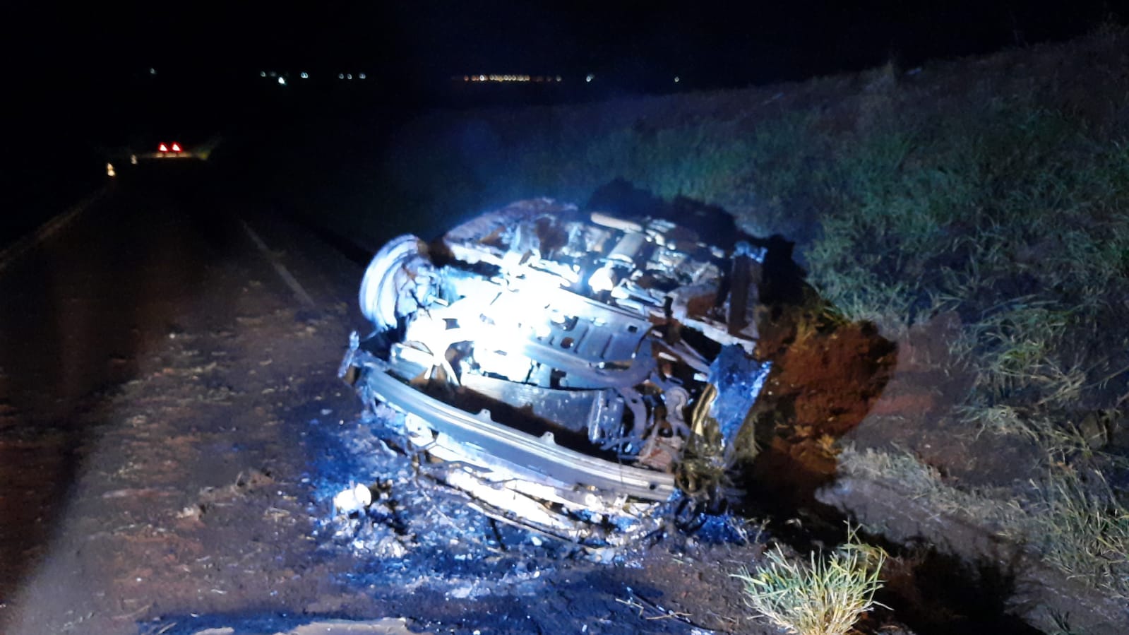 Grave acidente deixa veículo completamente destruído