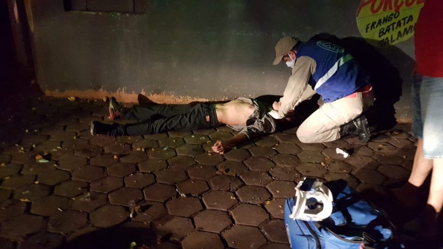 Após sofrer convulsão, vítima relata ter sido assaltada e agredida no Bairro Neva; O homem ainda desacatou os socorristas após ser atendido
