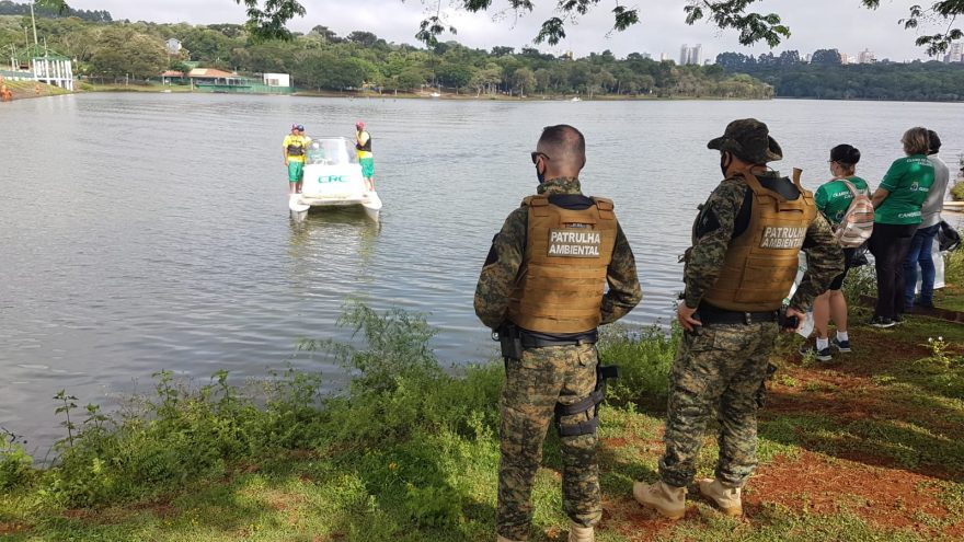 Clube de Regatas Cascavel realiza limpeza no Lago Municipal
