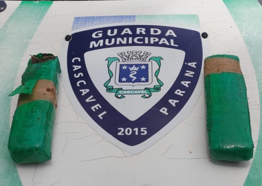Tabletes de maconha são encontrados durante procedimento de limpeza no Lago Municipal