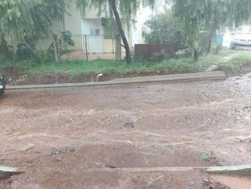 Ruas do Tarumã ficam intransitáveis após chuva desta quinta-feira (03)