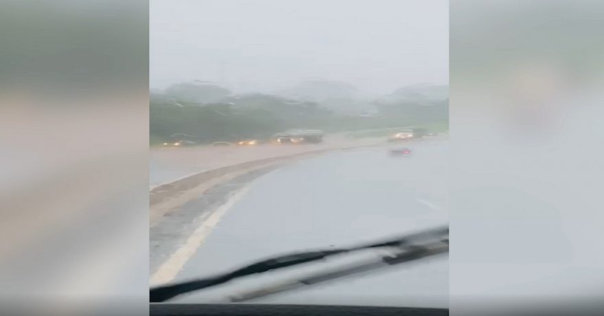Vídeo: Alagamento na BR-467 em Cascavel coloca motoristas em risco