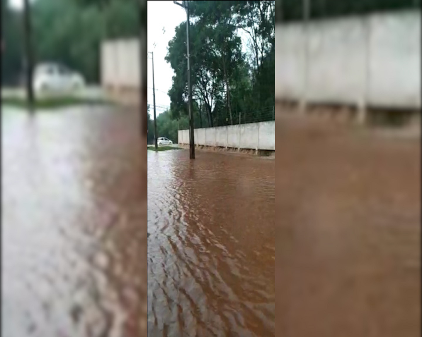Rua Maracaí volta a ficar alagada durante enxurrada