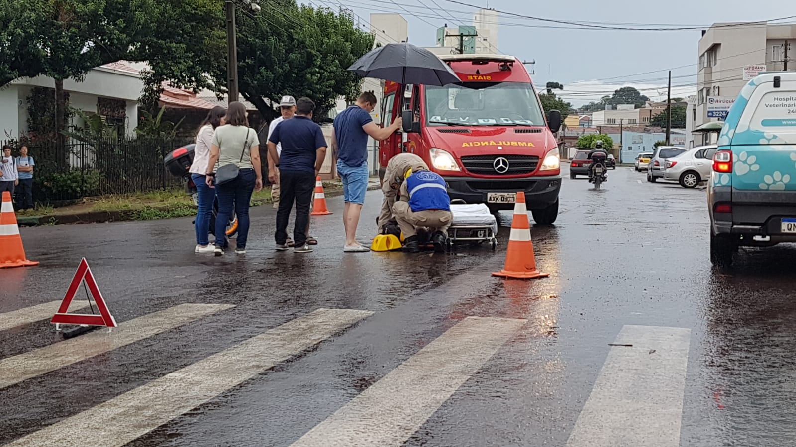 Ciclista fica ferido após colisão com carro no Parque São Paulo