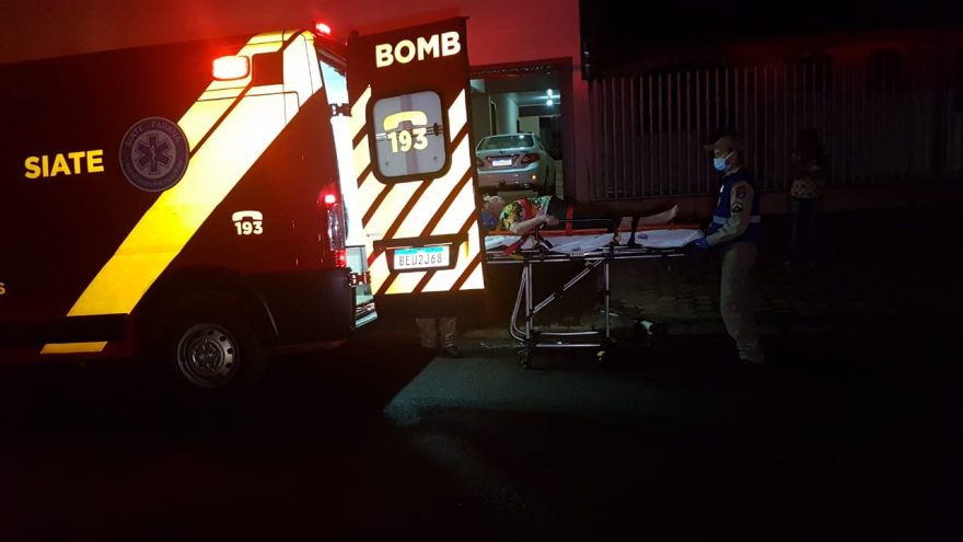 Idosa de 84 anos sofre queda após chinelo ‘arrebentar’