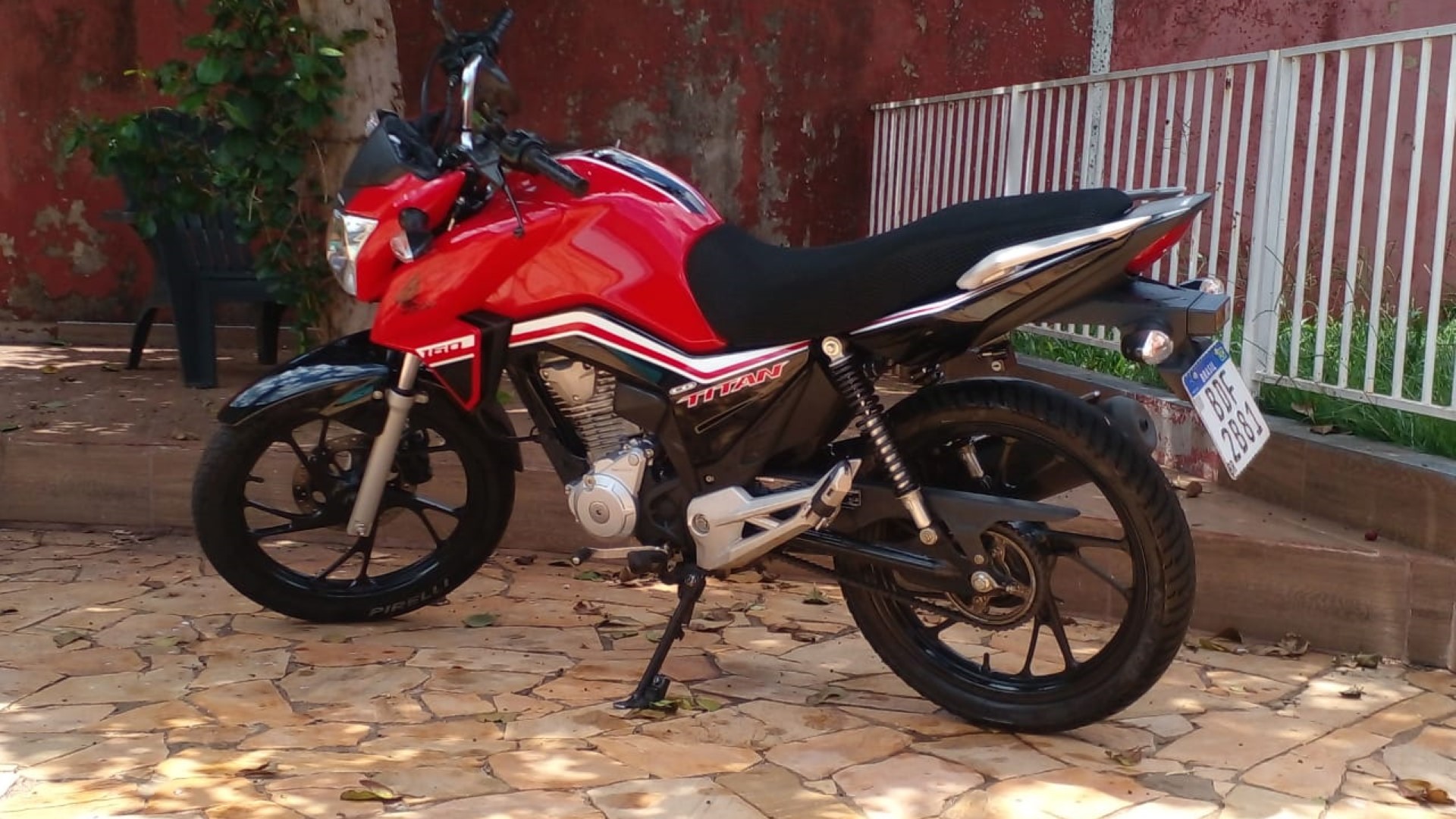Motocicleta de entregador é furtada no Centro