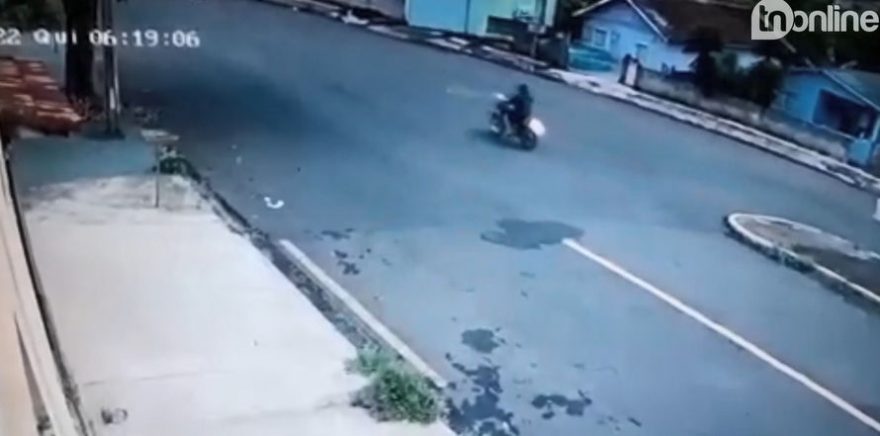 Vídeo flagra motociclista que assediou moradora de Apucarana