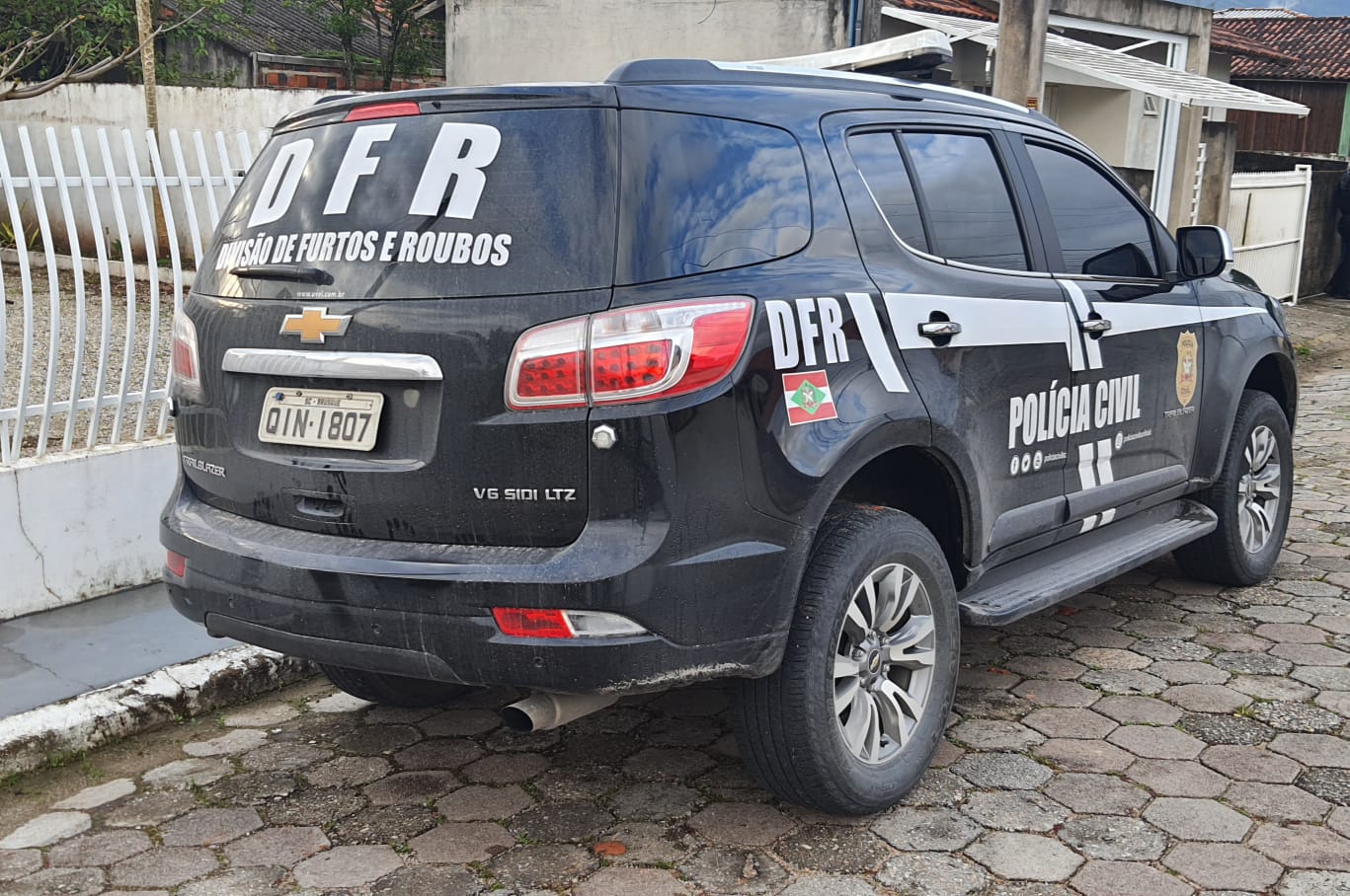 Investigação da Polícia Civil resulta em prisão de homem por série de furtos a empresas em Brusque