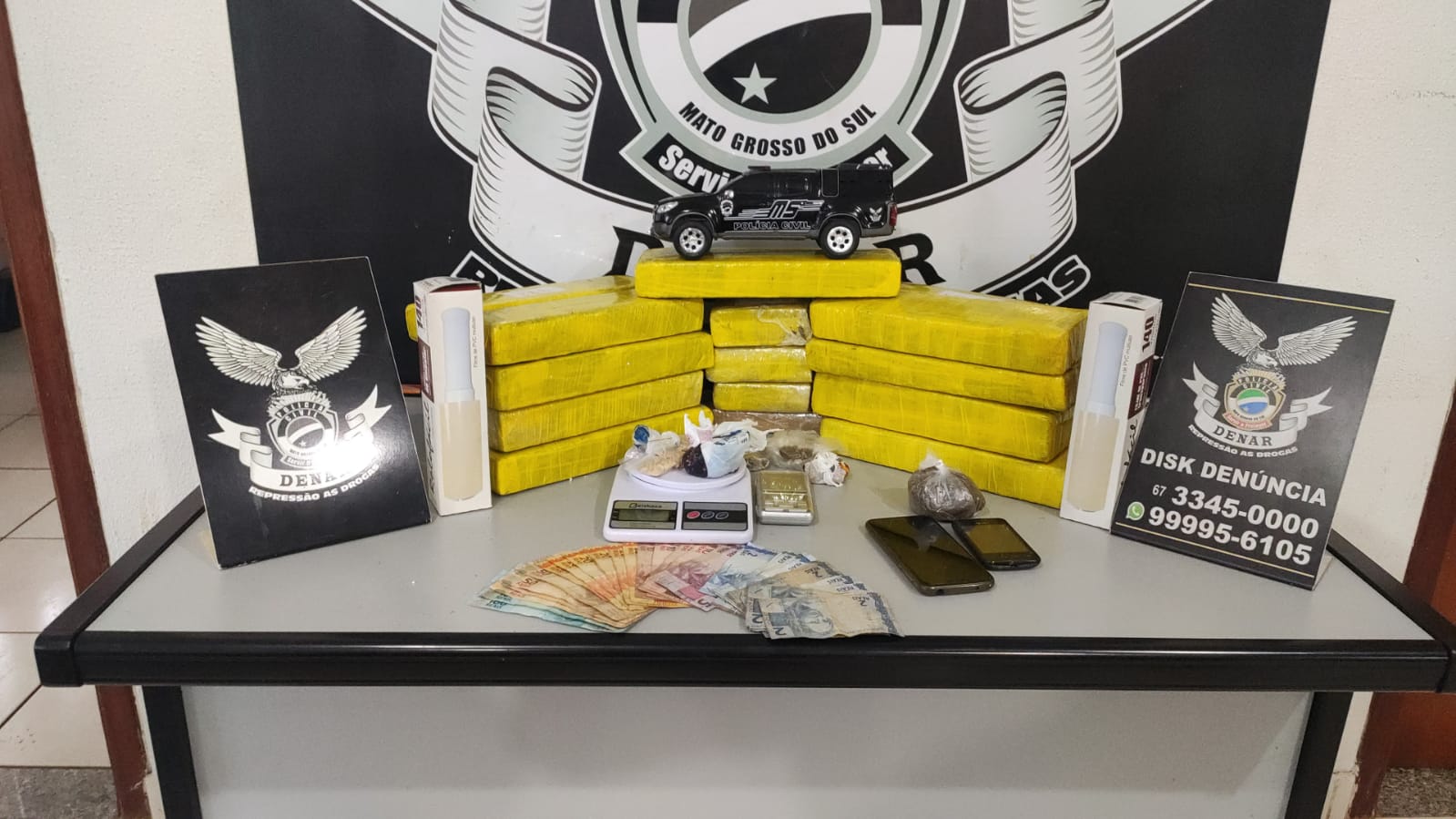 Polícia Civil cumpre mandado de prisão, fecha boca-de-fumo e prende traficante em Campo Grande