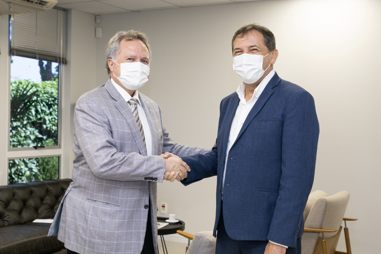 Prefeito Chico Brasileiro faz primeira visita oficial ao novo diretor-geral da Itaipu
