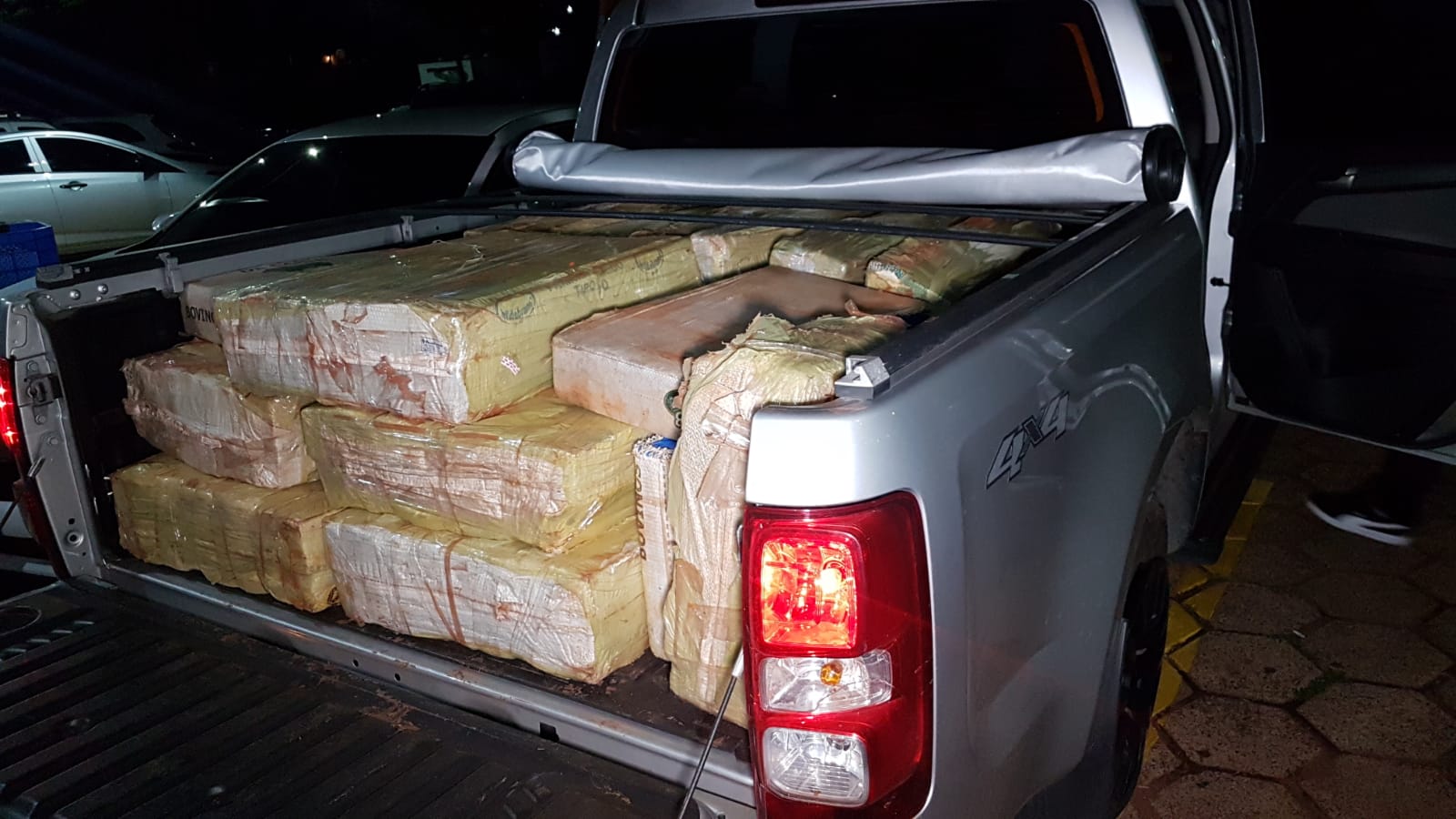 Grupo de Diligencias Especiais realiza apreensão de aproximadamente meia tonelada de maconha e três são detidos