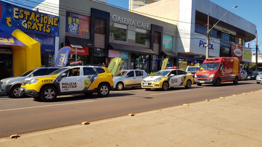 Homem é esfaqueado após briga no Centro de Cascavel e envolvidos começam o dia na delegacia