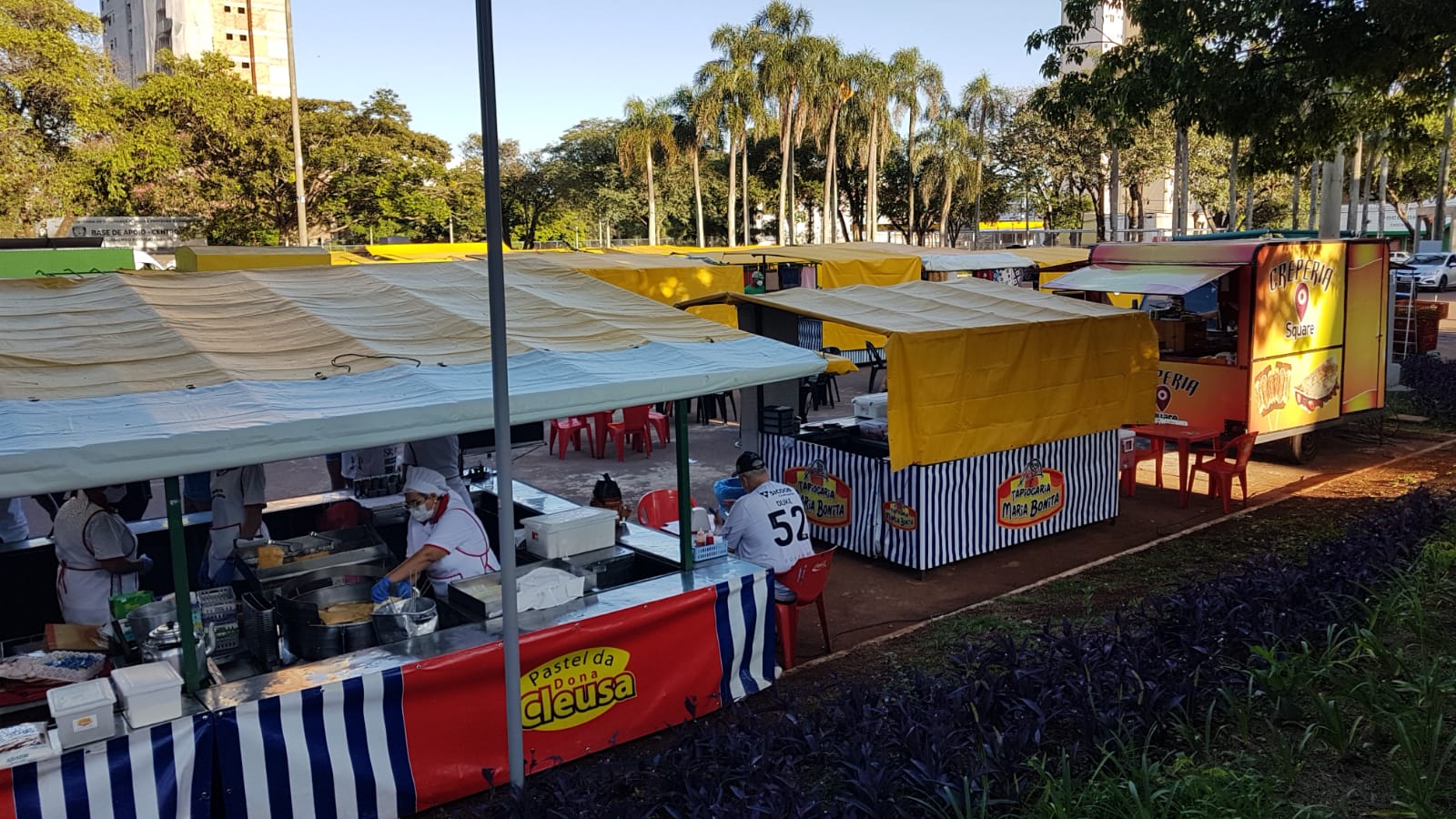 Manhã de domingo propícia para um bom café na Feira do Pequeno Produtor