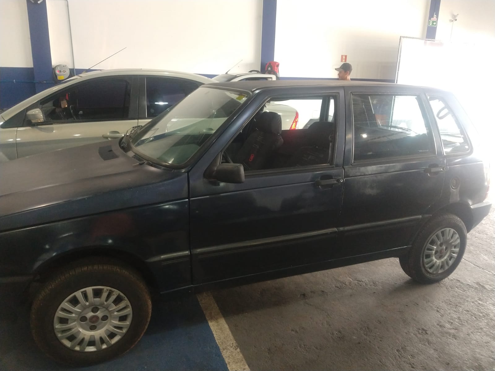 Fiat Uno é furtado no Bairro São Cristóvão, em Cascavel