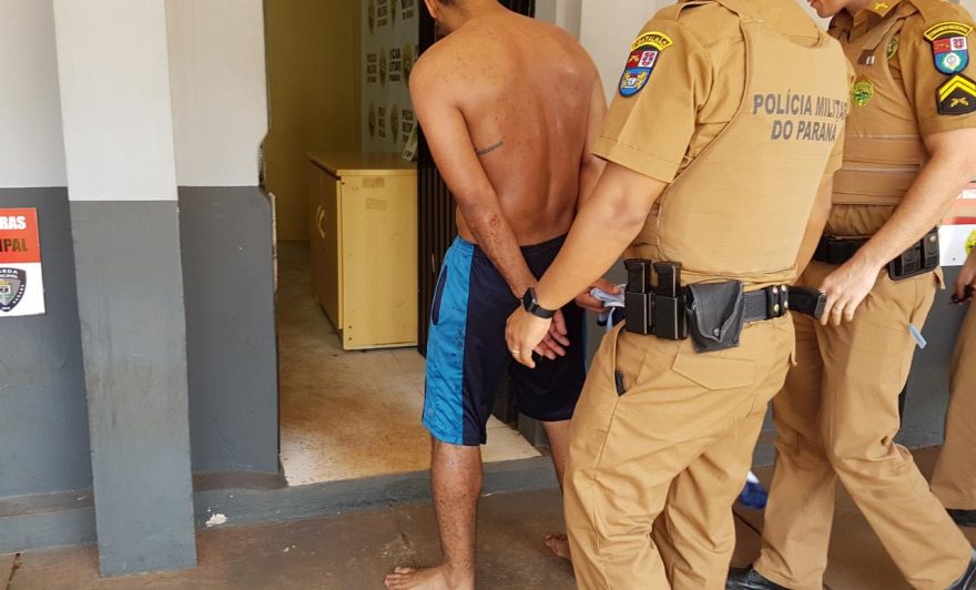 Após esfaquear homem em bar, rapaz de 27 anos é detido e encaminhado para a delegacia