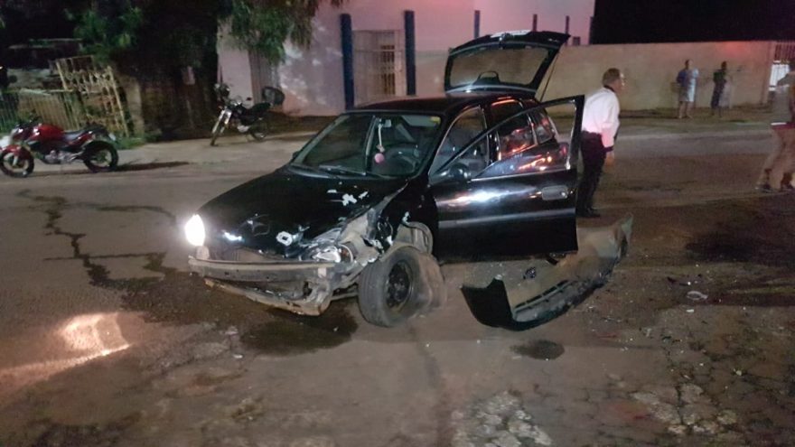 Motociclista fica ferido ao colidir de frente com carro no Periolo