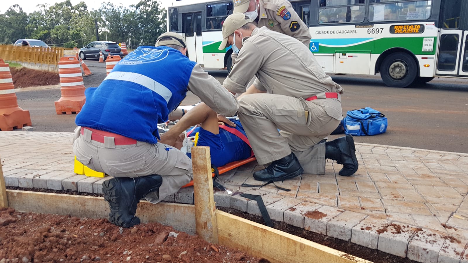Ciclista fratura a clavícula ao sofrer queda no Cascavel Velho