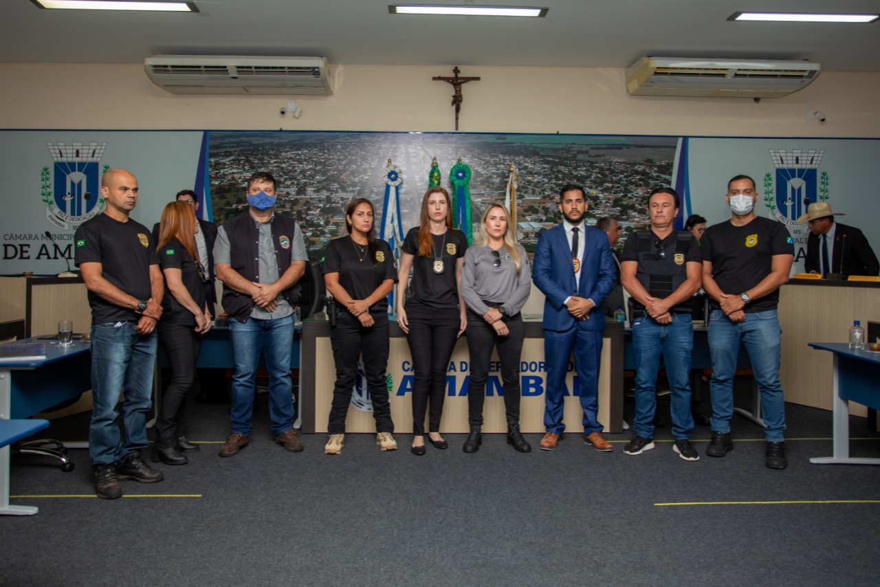 Policiais Civis são homenageados por vereadores de Amambai