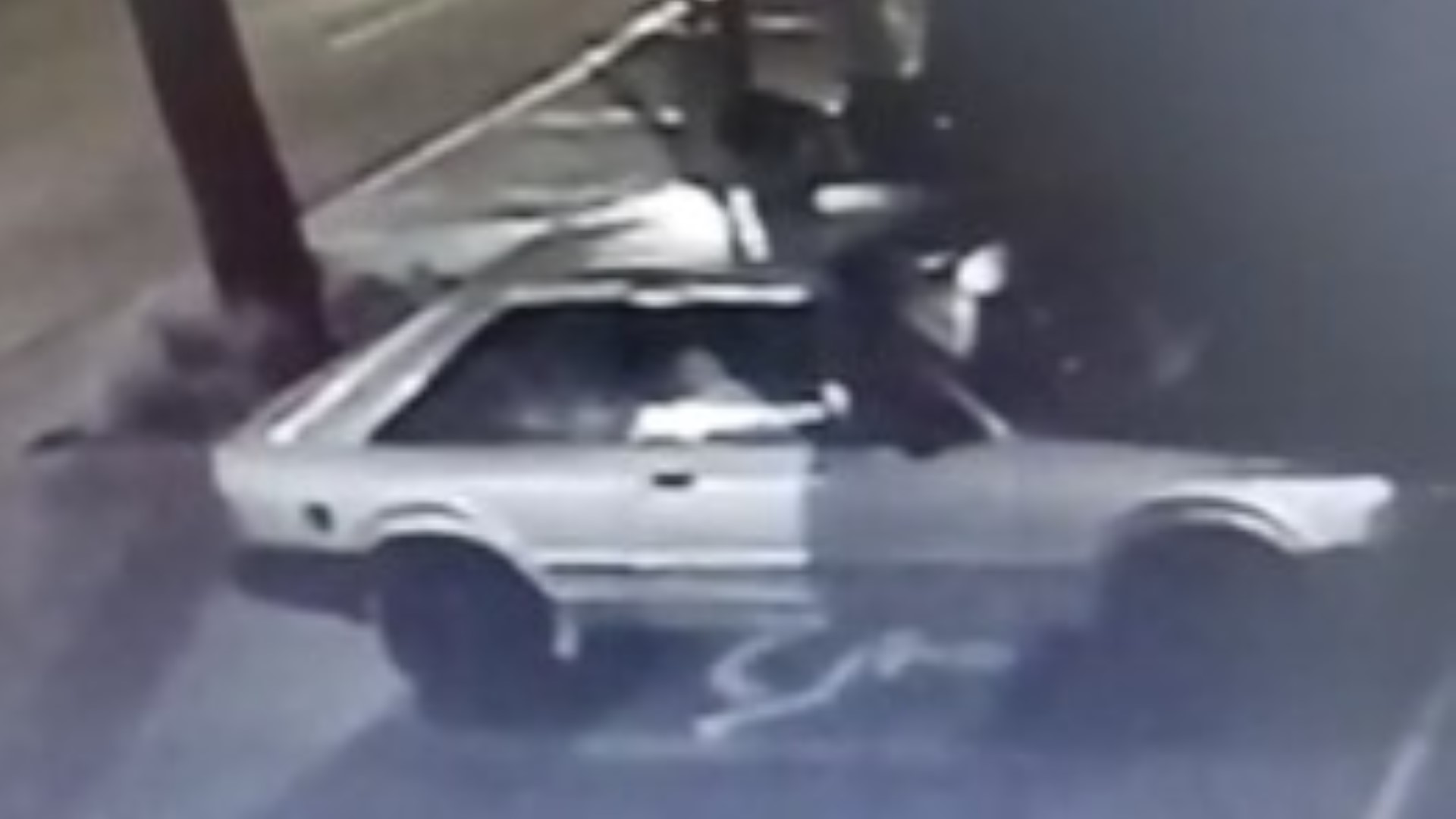Veja imagens do momento em que um veículo foi furtado em Cascavel Veja imagens do momento em que um veículo foi furtado em Cascavel