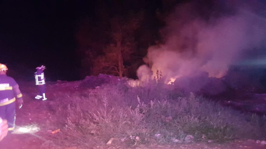 Moradores colocam fogo em montante de lixo em terreno e Corpo de Bombeiros é acionado