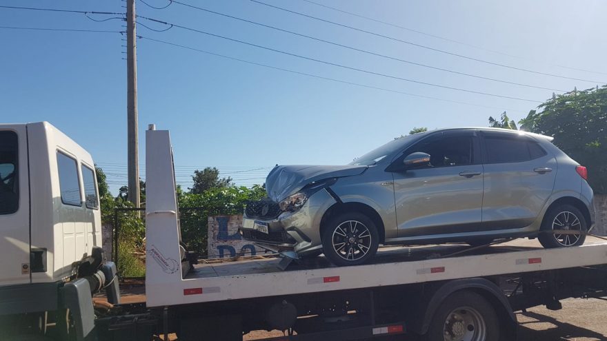 Veículos se envolvem em colisão na Avenida Piquiri, na Região Norte