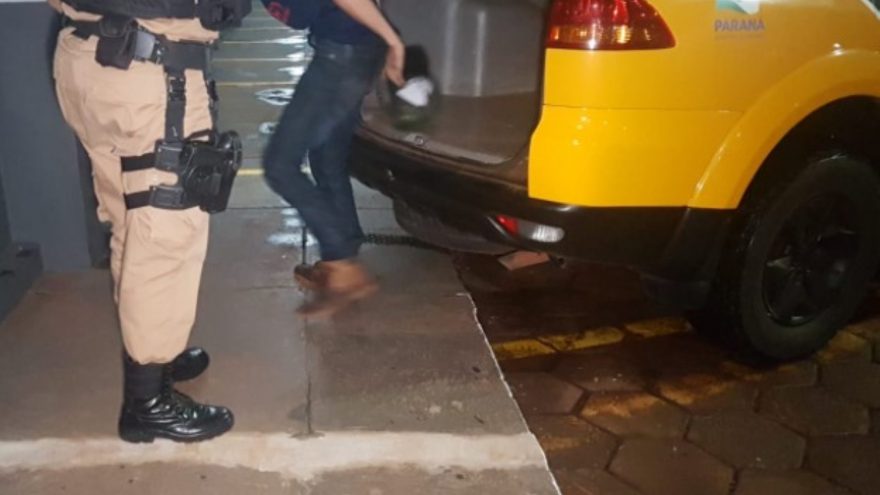 Homem com mandado em aberto por suspeita de furto é detido