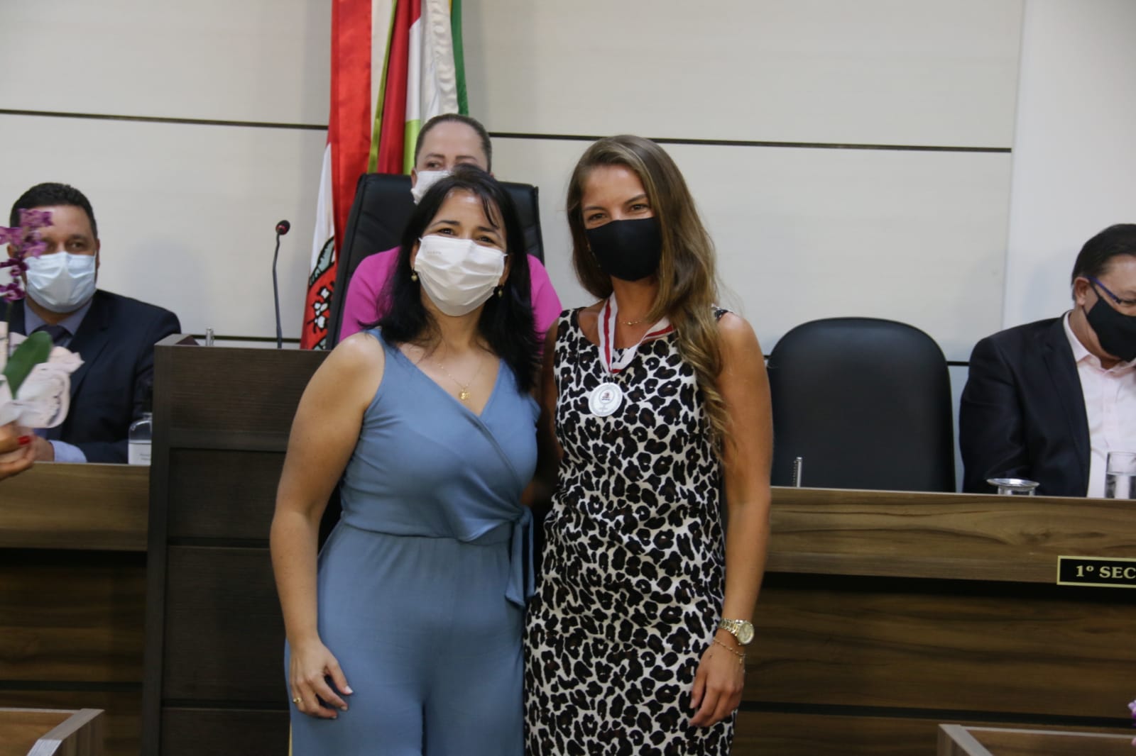 Câmara de Vereadores de São José presta homenagem à delegada titular da Delegacia da Mulher