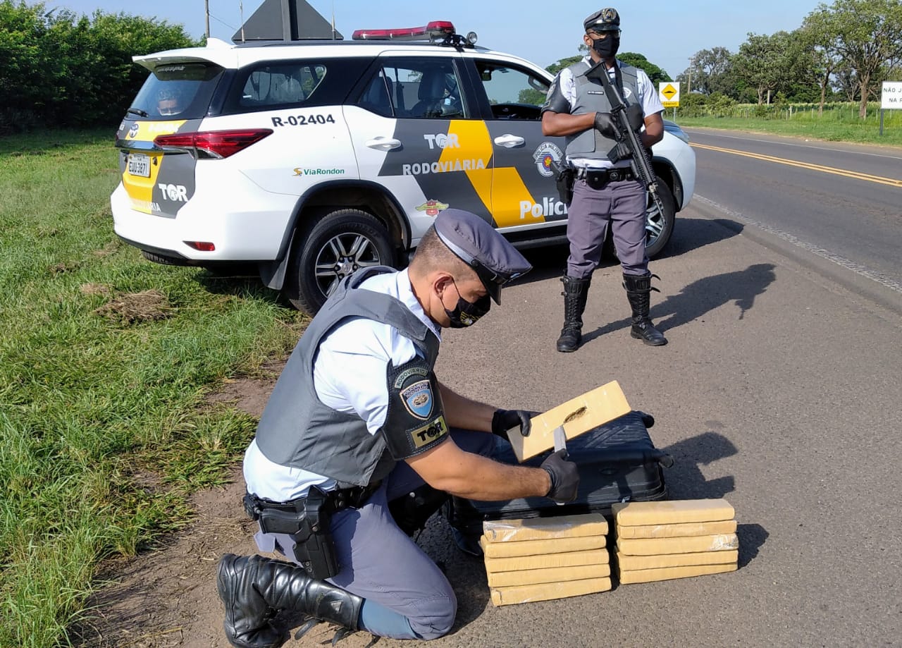 PM Rodoviária apreende 11 tijolos de maconha e prende passageiro de ônibus