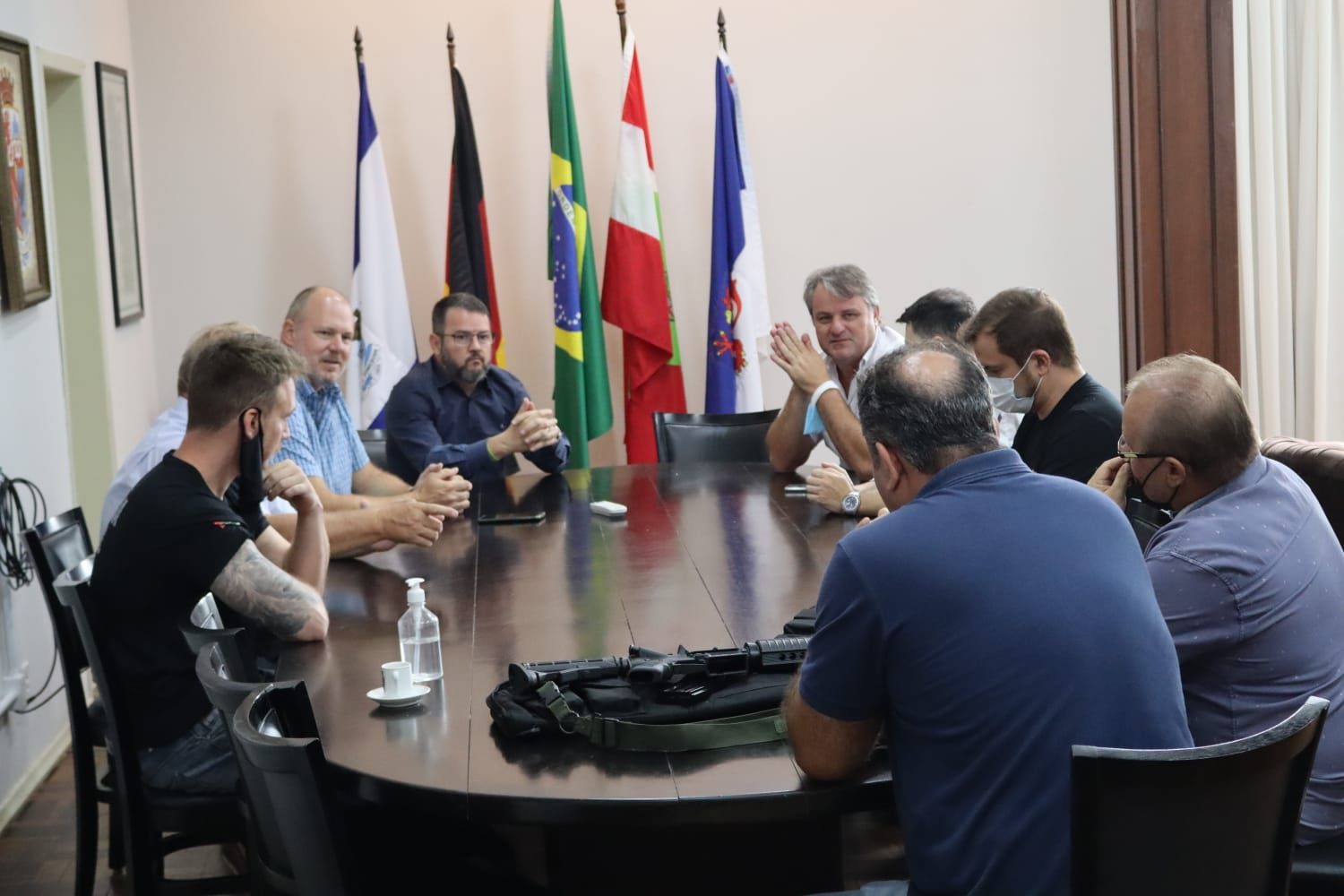 Em Pomerode, Polícia Civil recebe doação de armamento