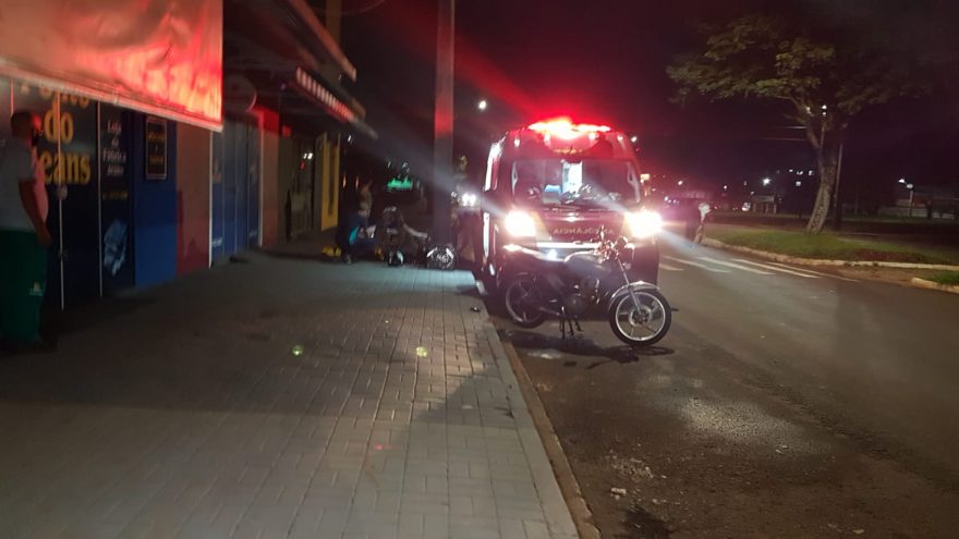 Rapaz sofre fratura na perna após colisão de trânsito na Av. Assunção