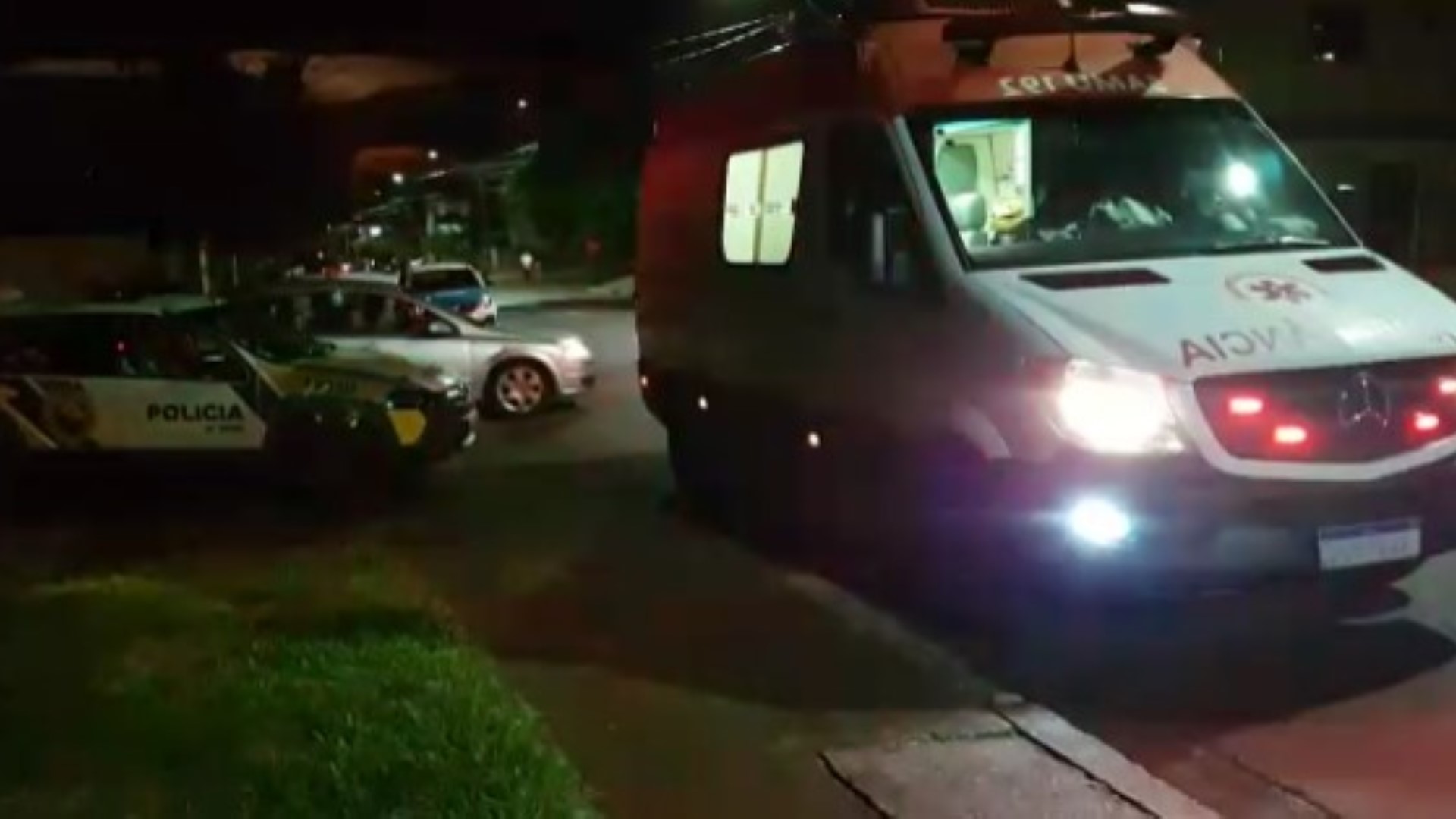 Adolescente em surto mobiliza Samu e Polícia Militar Adolescente em surto mobiliza Samu e Polícia Militar
