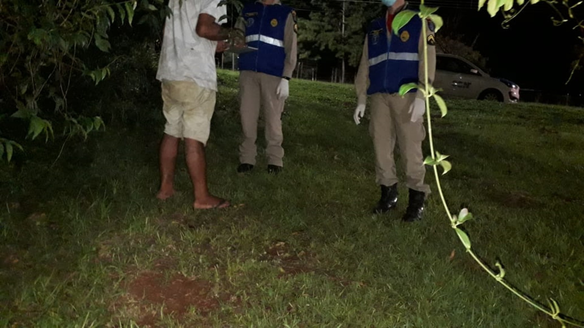Morador de rua estava dormindo; populares pensaram que estaria ferido e acionaram os socorristas Morador de rua estava dormindo; populares pensaram que estaria ferido e acionaram os socorristas