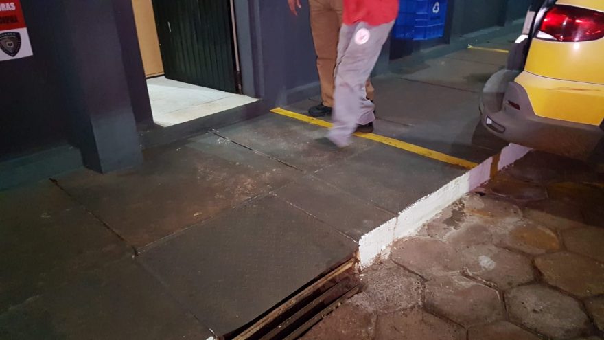 Homem detido por embriaguez é levado até a delegacia