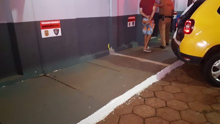 Homem com mandado de prisão em aberto por furto é detido no Bairro Parque São Paulo