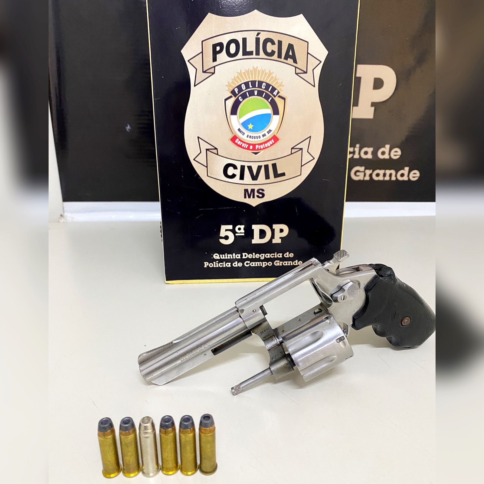 Polícia Civil prende homem por porte ilegal de arma de fogo, no bairro Mário Covas