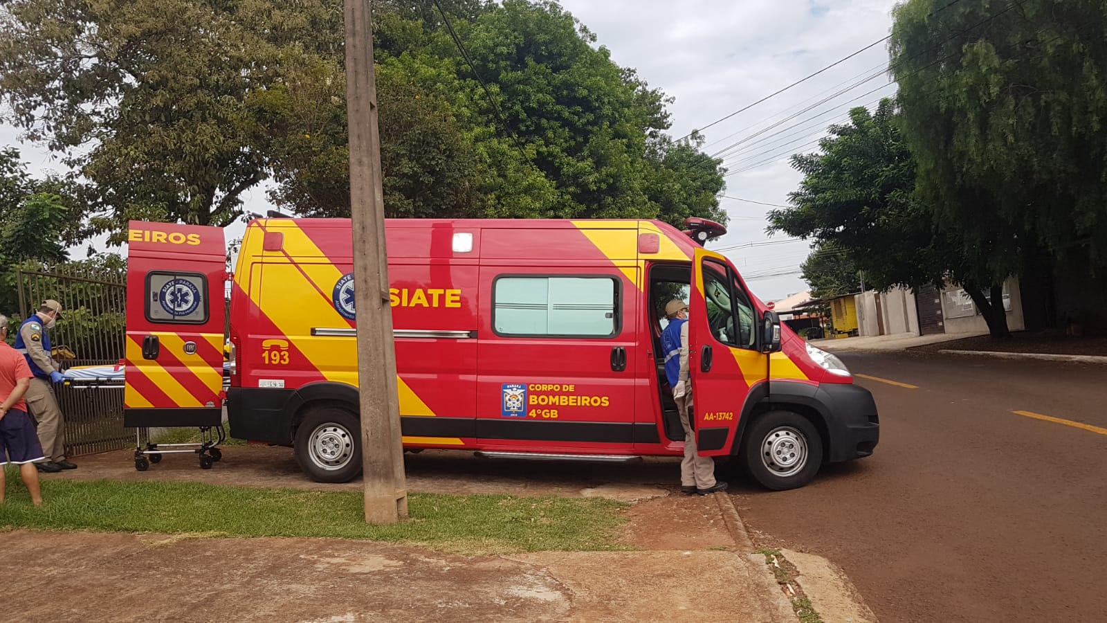 Idosa fica ferida ao sofrer queda no Santa Cruz