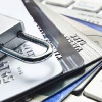 Imagem referente a Compras com cartão furtado, quem paga? Loja Pernambucanas cobra valor de cliente e é condenada a pagar R$ 8 mil em danos morais