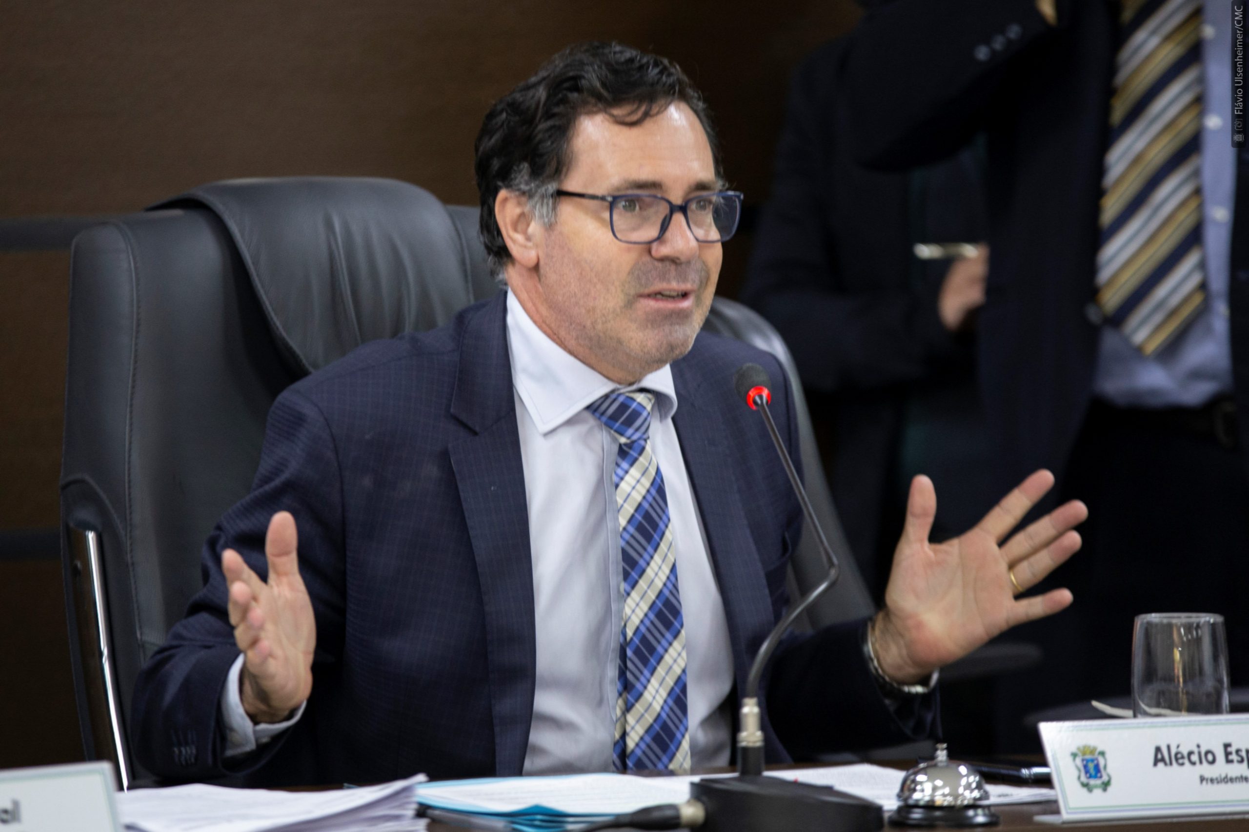 Alécio Espínola está em observação e passa bem