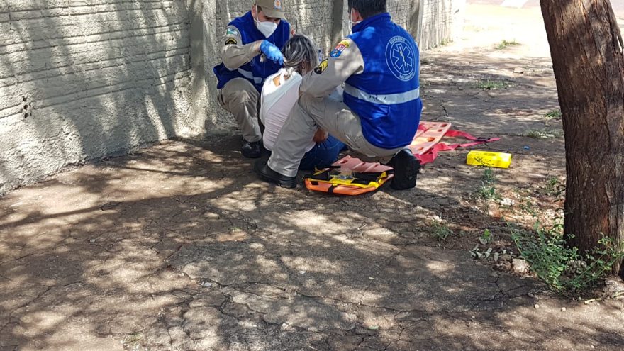 Mulher sofre queda de patinete elétrico e precisa ser socorrida pelo Siate