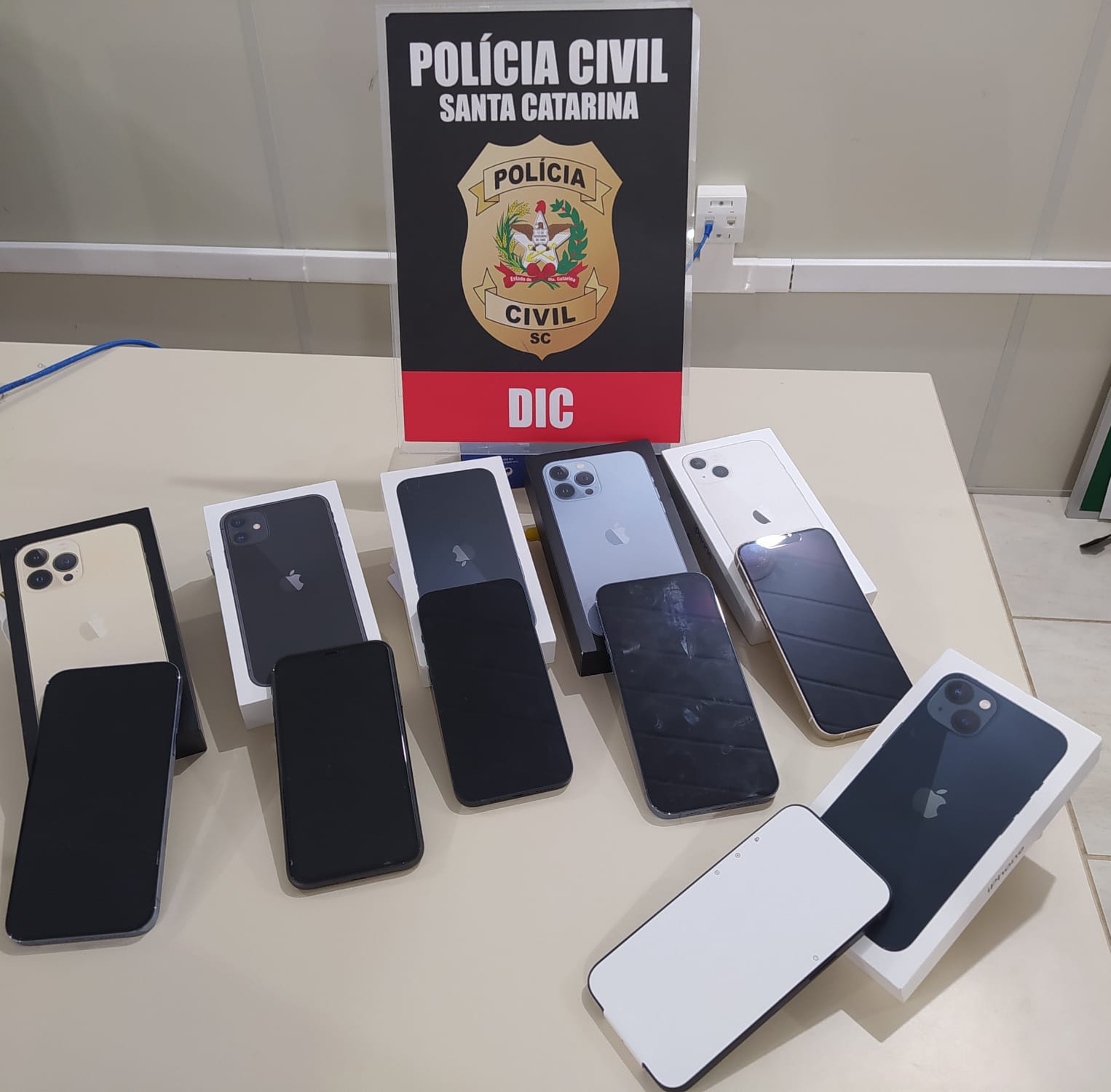 Polícia Civil faz prisão e recupera celulares roubados de loja de produtos eletrônicos em Tubarão