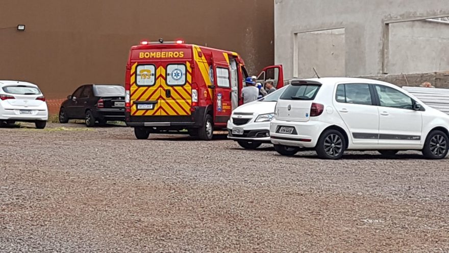 Jovem sofre queda de plano elevado no Centro e precisa ser socorrida pelo Siate