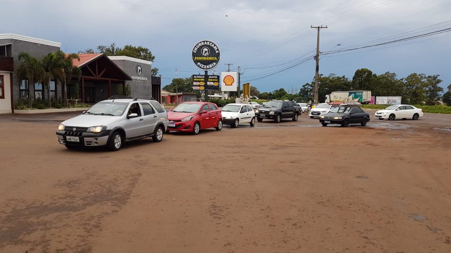 Com a alta do preço dos combustíveis, grandes filas se formam em postos de Cascavel