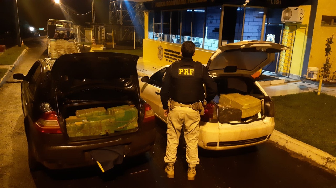 À meia-noite, PRF apreende maconha, armas de fogo e prende quatro pessoas em diversas regiões do Paraná