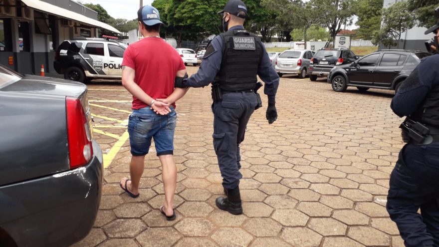 Homem que mantinha a companheira em cárcere privado é detido com revólver em ação da GM
