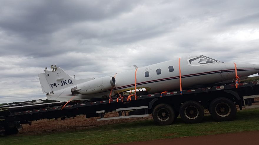 Aeroporto Executivo recebe avião Lear Jet como novo atrativo