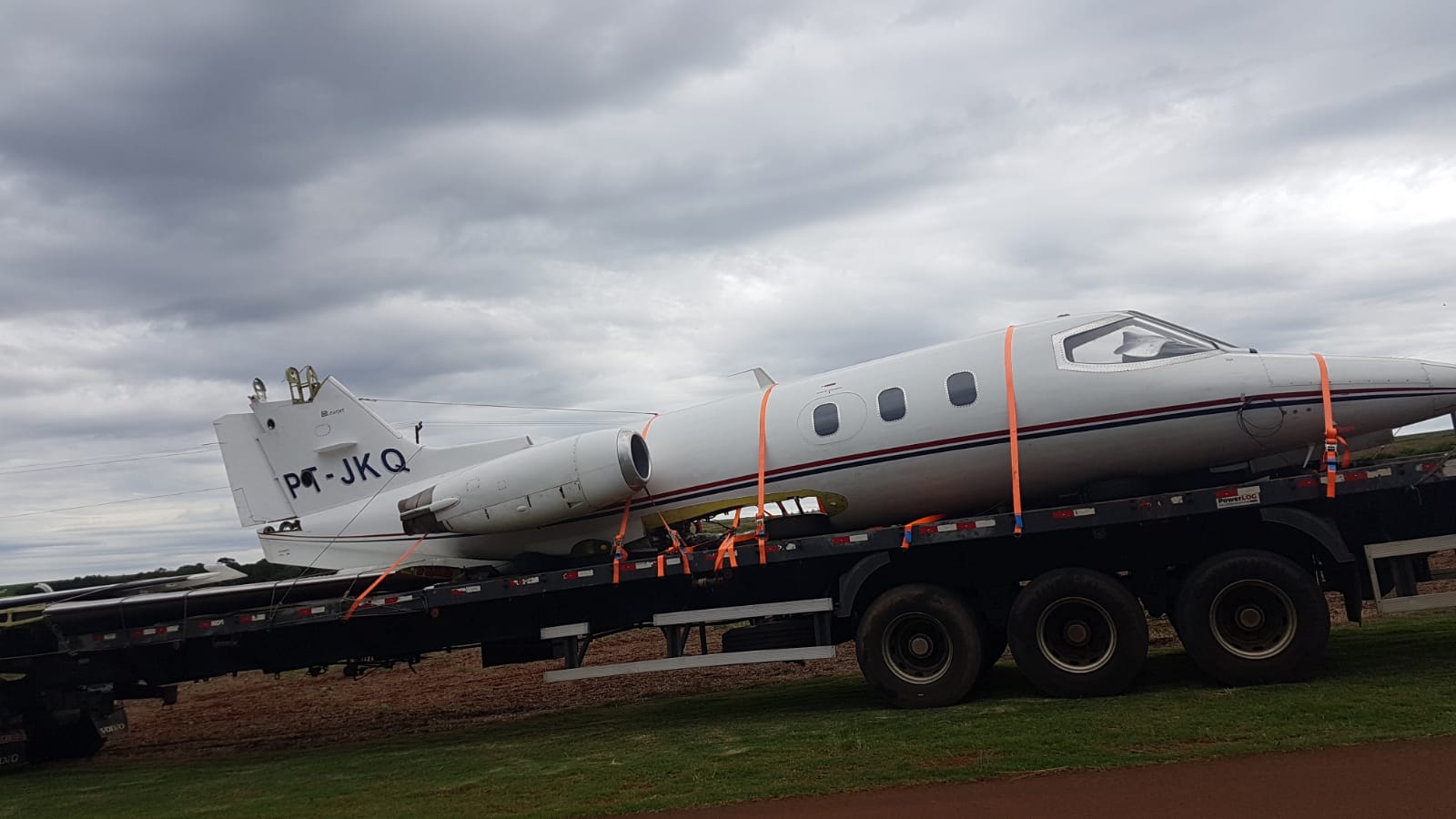 Aeroporto Executivo recebe avião Lear Jet como novo atrativo