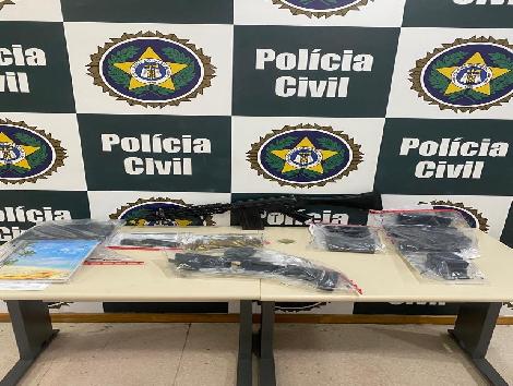 Força-Tarefa da Polícia Civil prende três narcomilicianos e apreende fuzil e carro de luxo em Nova Iguaçu