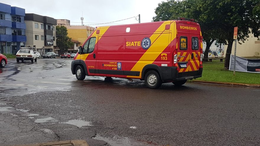 Bombeiros atendem vítima de queda no Bairro Universitário